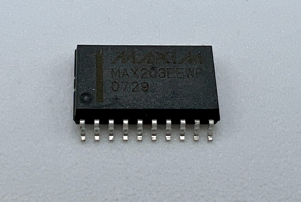 MAX203EEWP  2/2 Transceiver Full RS232 20-SOIC
