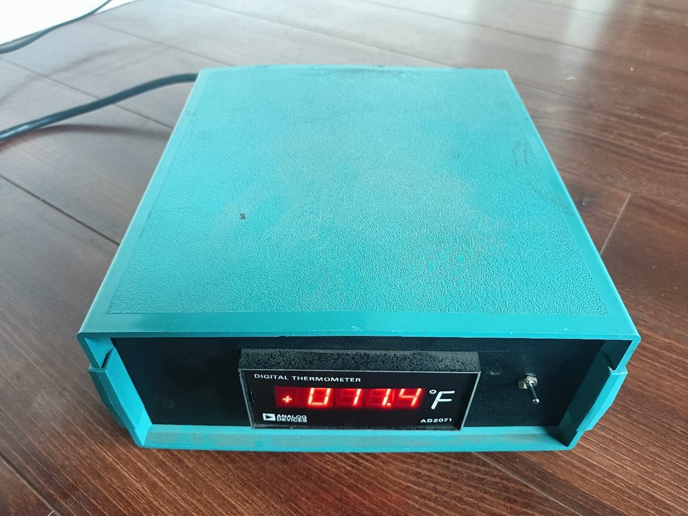 Analog Devices AD2071 Digital Thermometer