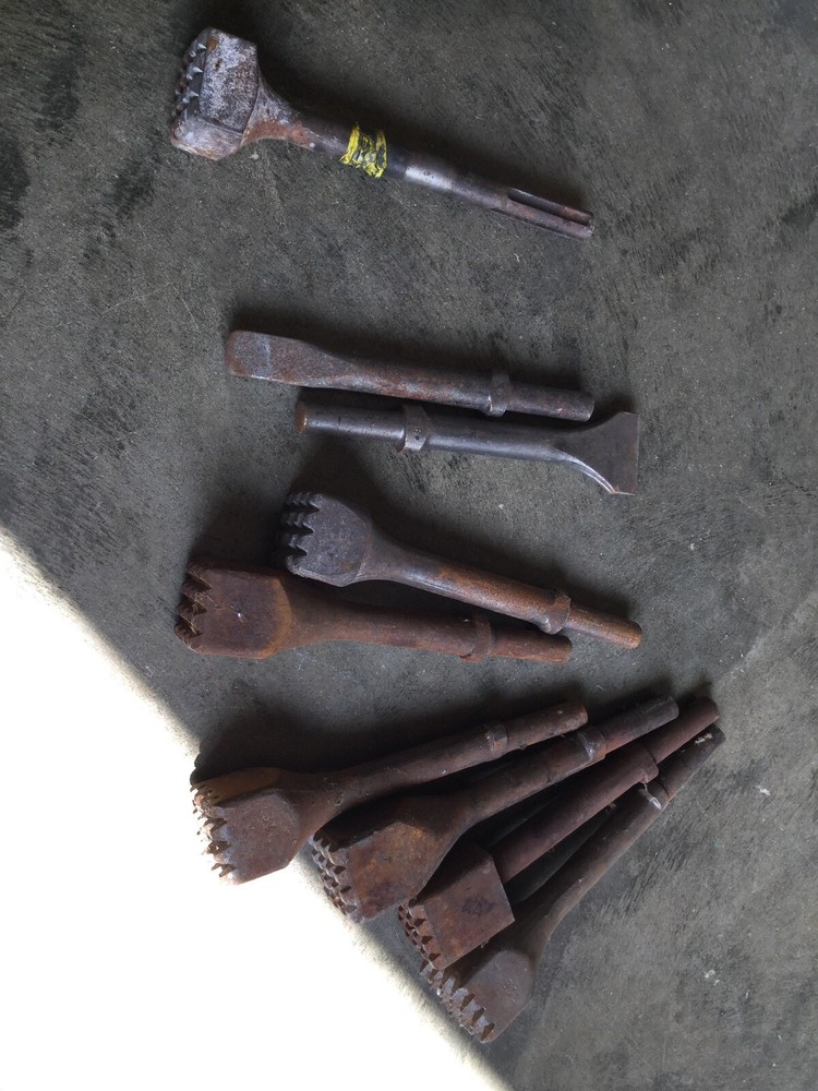 7 Bushing Bits & Chisels, SDS Max, Oval Lockong Mechanism
