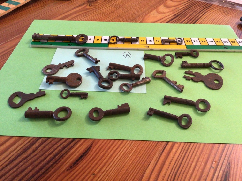 20 Vintage small Keys