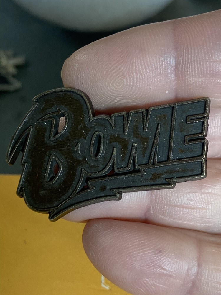 Bowie Lapel Pin EUC K534