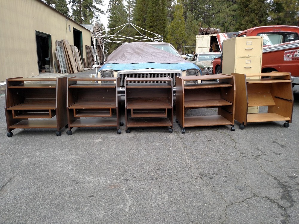 ROLLING COMPUTER TABLE WITH 2 SLIDE OUT SURFACE'S We Deliver Locally Nor CA