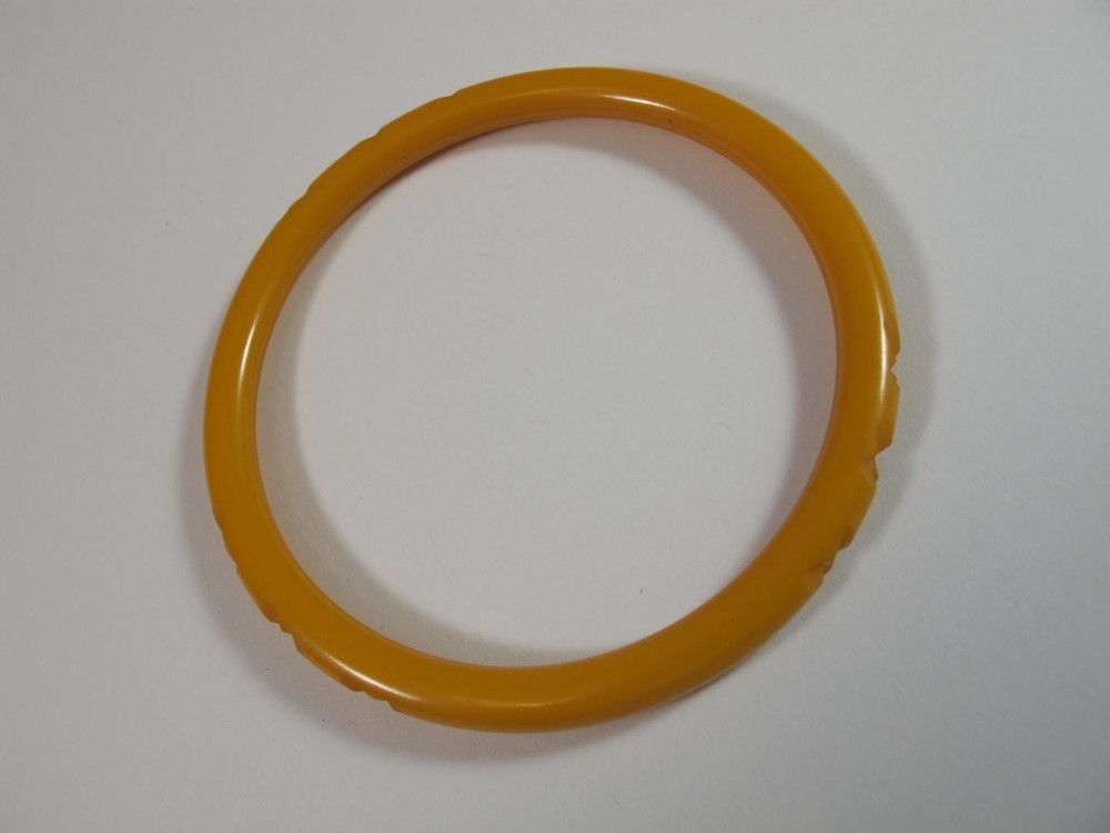 TESTED BAKELITE BUTTERSCOTCH CARVED BANGLE BRACELET