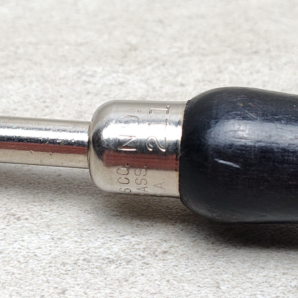 Millers Falls 211 Black Wood Handle Tack & Nail Puller