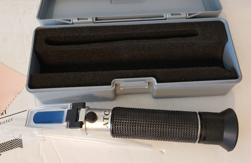 ATC Portable Refractometer With Case (READ DESCRIPTION)