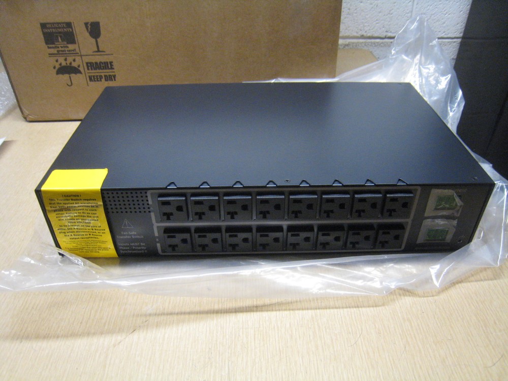 Server Technology Fail-Safe transfer switch 16 CHANNEL 30A 120V CW-16HF1B452