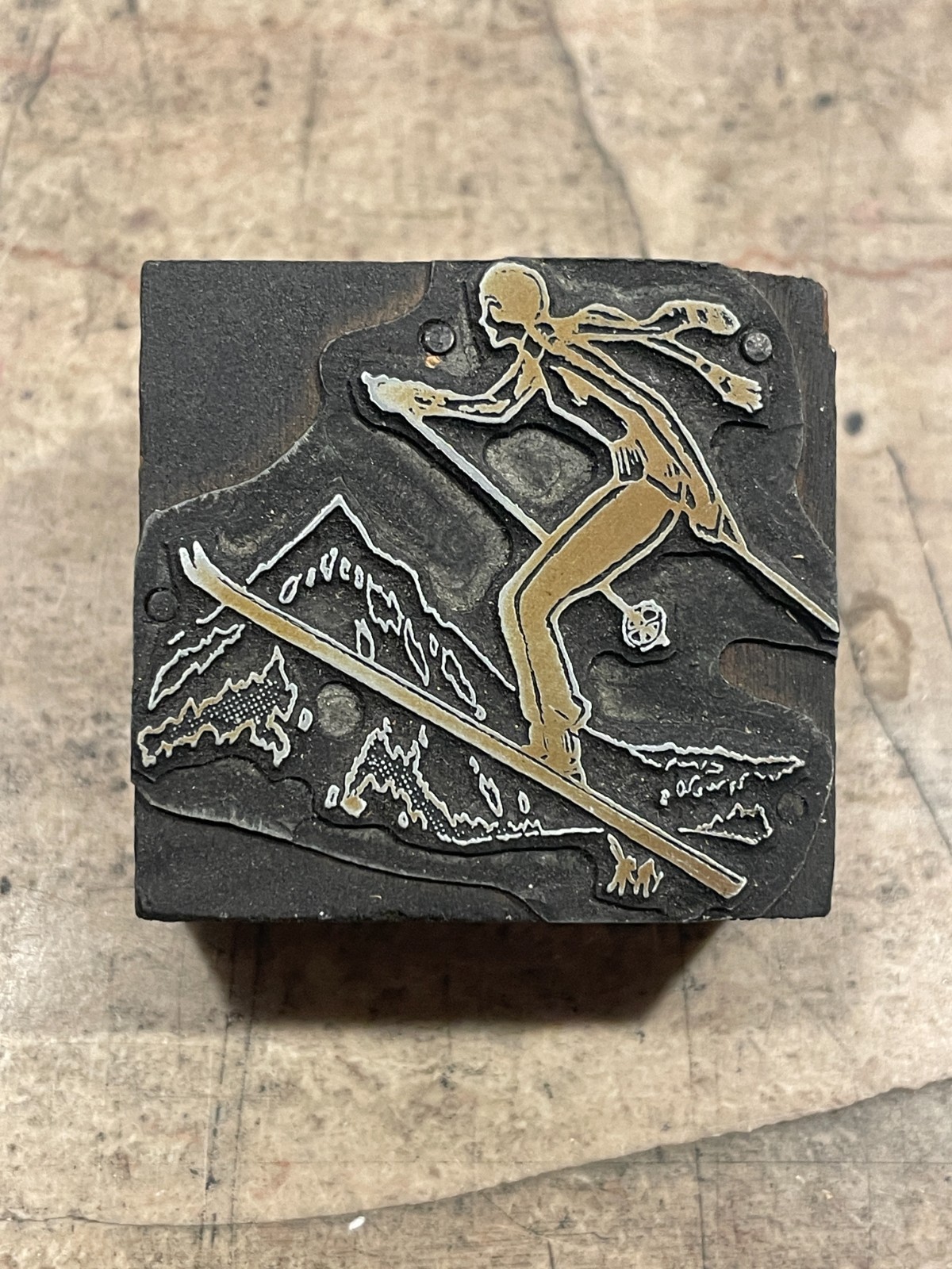 Printing Letterpress Printers Block Woman Skiing On Mountain / Sports (1564)