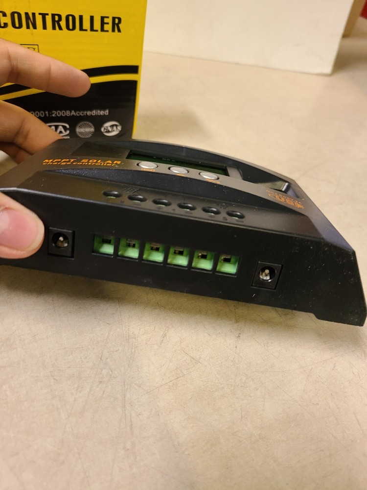 MPPT Solar Charge Controller LCD 12V/24V