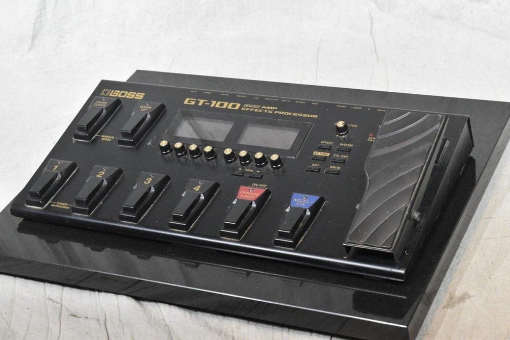 BOSS GT-100 Multi-Effects Guitar Effect Pedal used