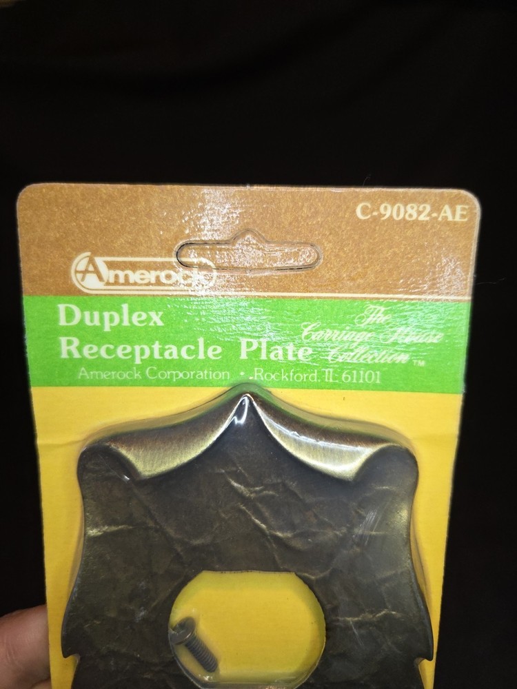 Vintage Amerock Scroll Leaf Texture Duplex Outlet Cover Brass Plate