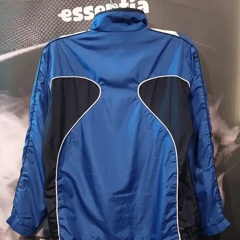 Umbro Old School Windbreaker Jacket M