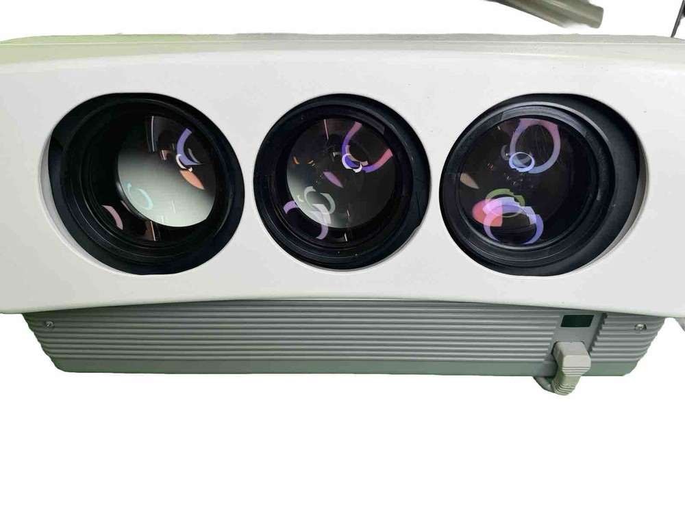 RARE! Classic HD Zenith PRO900 projector in pristine condition!