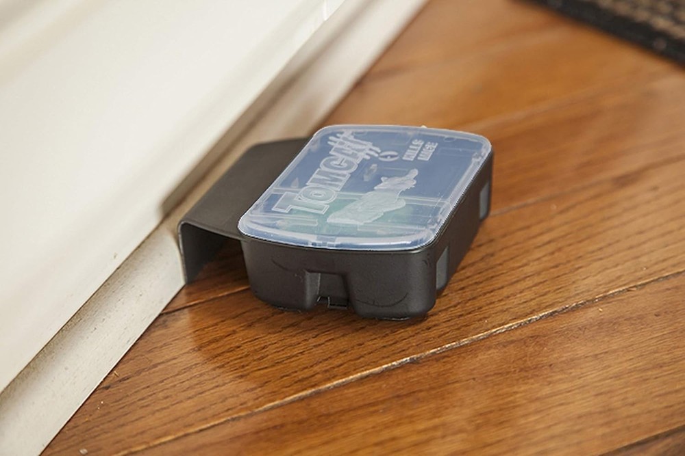 Effective Child-Resistant Mouse Trap - Includes 1 Refillable Station & 8 Refills