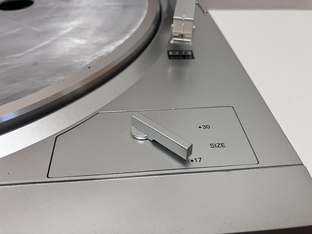 Denon DP-29F Belt-Drive Turntable Analog Record Player Phonoequalizer Silver