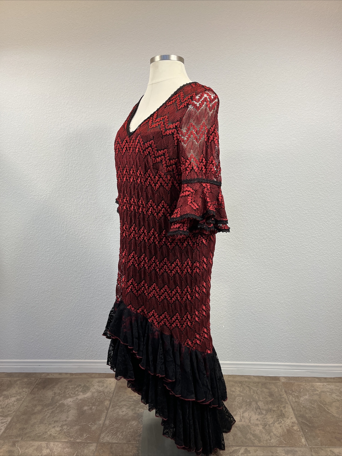 54” Red Flamenco Dress Costume Carmen opera Size 22 Red Black Lace Spanish Dance