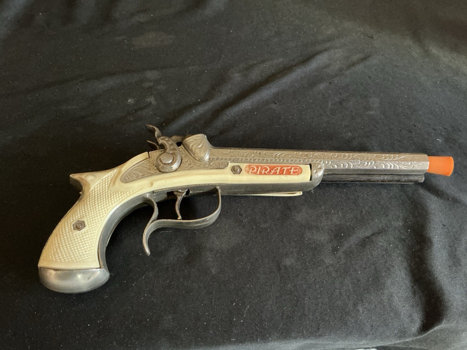 Hubley Double Barrel Pirate Gun / Working/1950