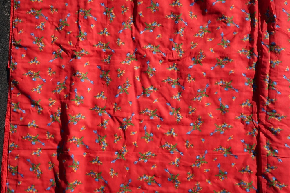 Vtg Patchwork Pattern Tiny Square King Quilt Measures 71x88 In. Beautiful