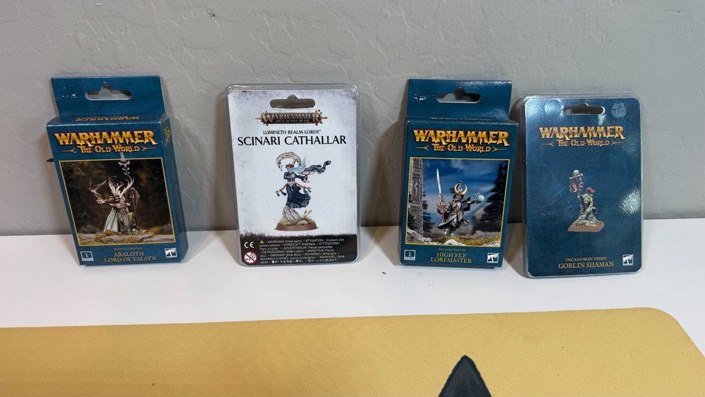 WarHammer single Figure- Lot