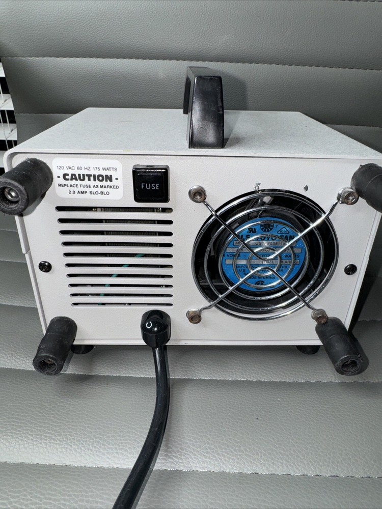 E LIGHT FIBER OPTIC MODEL FOI-150 ILLUMINATOR