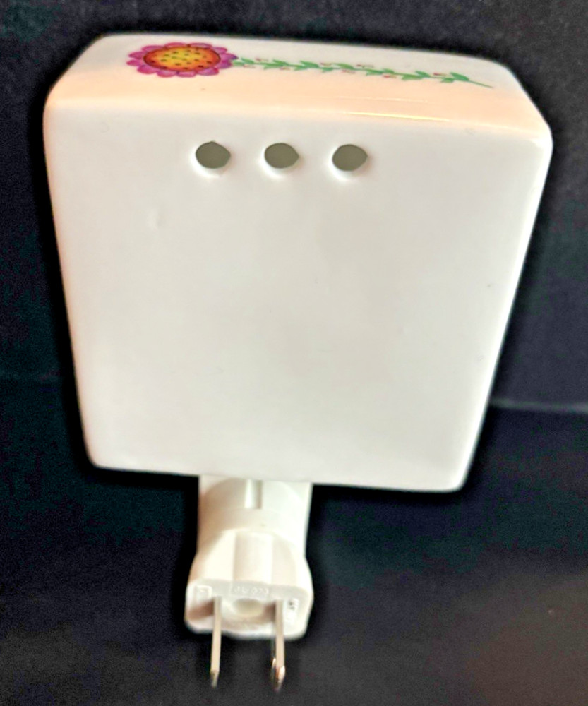 "Haley" Light-Up Ceramic Floral Nightlight