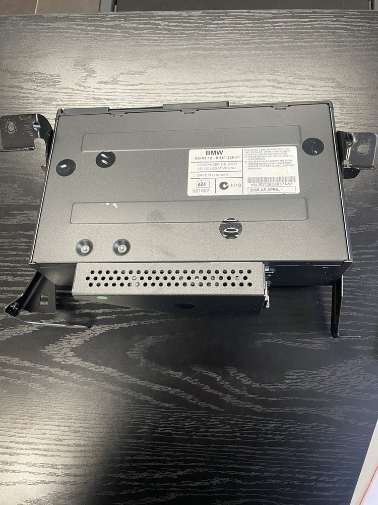 BMW E81 E87 E90 E91 E92 6-DISC CD CHANGER WITH MAGAZINE & BRACKET 9181326