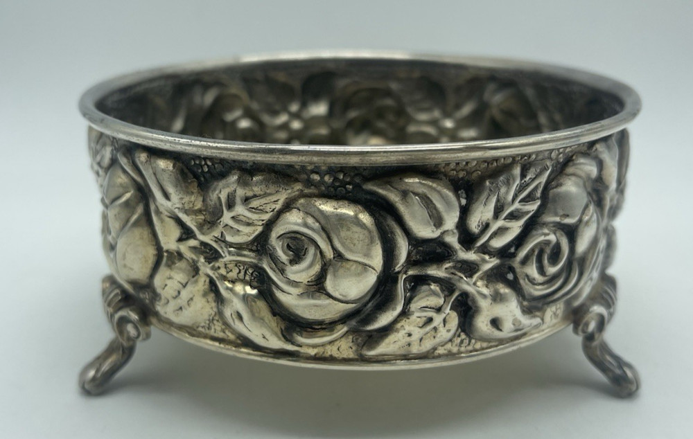 Vintage EL De Uberti Frog Silverplate Repousse Flower Base Roses Floral Italy