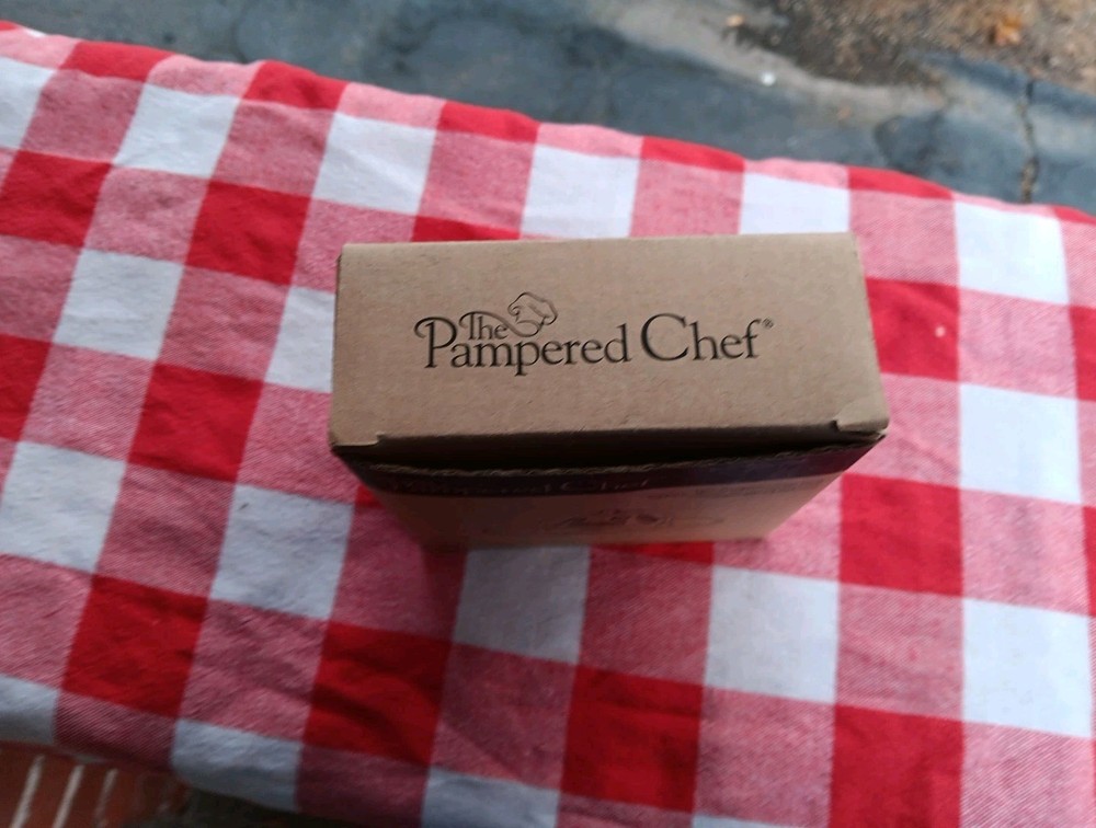 PAMPERED CHEF TEA BIRD INFUSER NEW IN BOX
