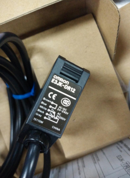 1pcs Omron E3JK-DR12-C 2M Photoelectric Switch Sensor Diffuse Reflection 300mm