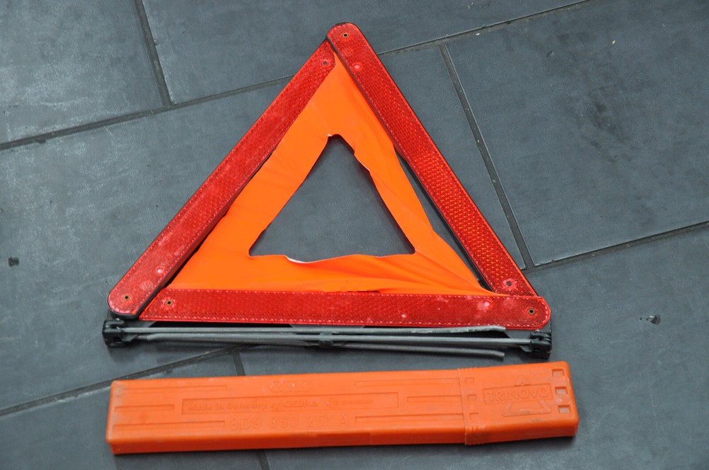 Warning triangle Audi VW breakdown triangle container 8D9860251A used