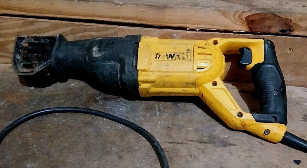 DEWALT 12 Amp 120 V Corded Variable Speed Reciprocating Saw