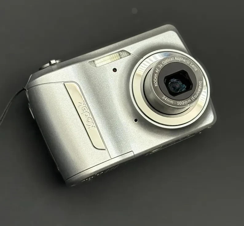 Kodak EasyShare C142 digital camera. Fully tested and working