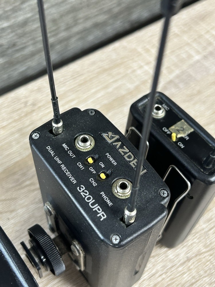 Azden 320 Series Wireless Microphone System 320UPR 30BT Set #1877