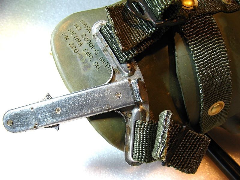 RARE 60's SIERRA MS-22001 "REDAR" OXYGEN MASK w/ REGULATOR / US NAVY / LARGE