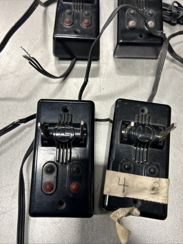 LIONEL POSTWAR 4-#1122-100 DUAL SWITCH TRACK CONTROLLERS UNTESTED✅