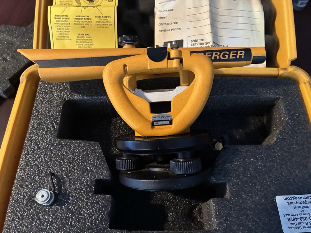 Berger instruments Model 140BU Transit Level W/ Manual Missing 1 Latch On Case