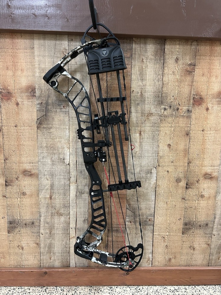 Prime RVX34 Compound Bow, 30” Draw, Left Hand, PLUS EXTRAS!!!