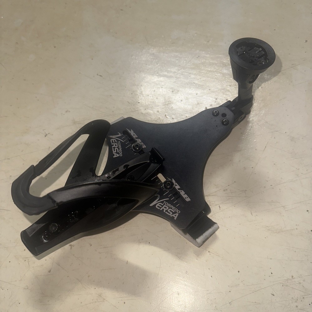 XLAB VERSA 200 Between Bars Hydration And Computer Mount With Bottle Cage Aero