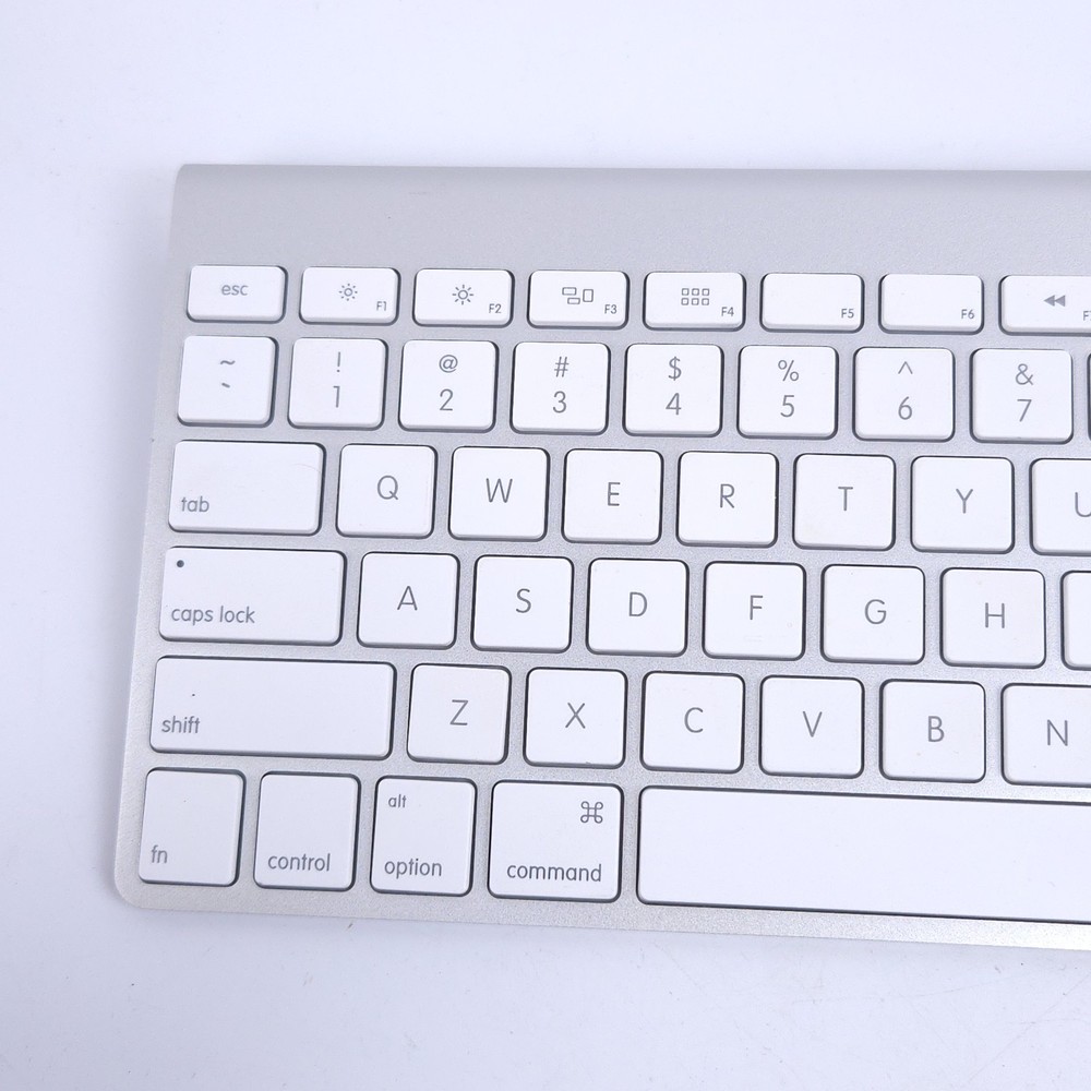 Apple Wireless Keyboard Model No. A1314 Works Great