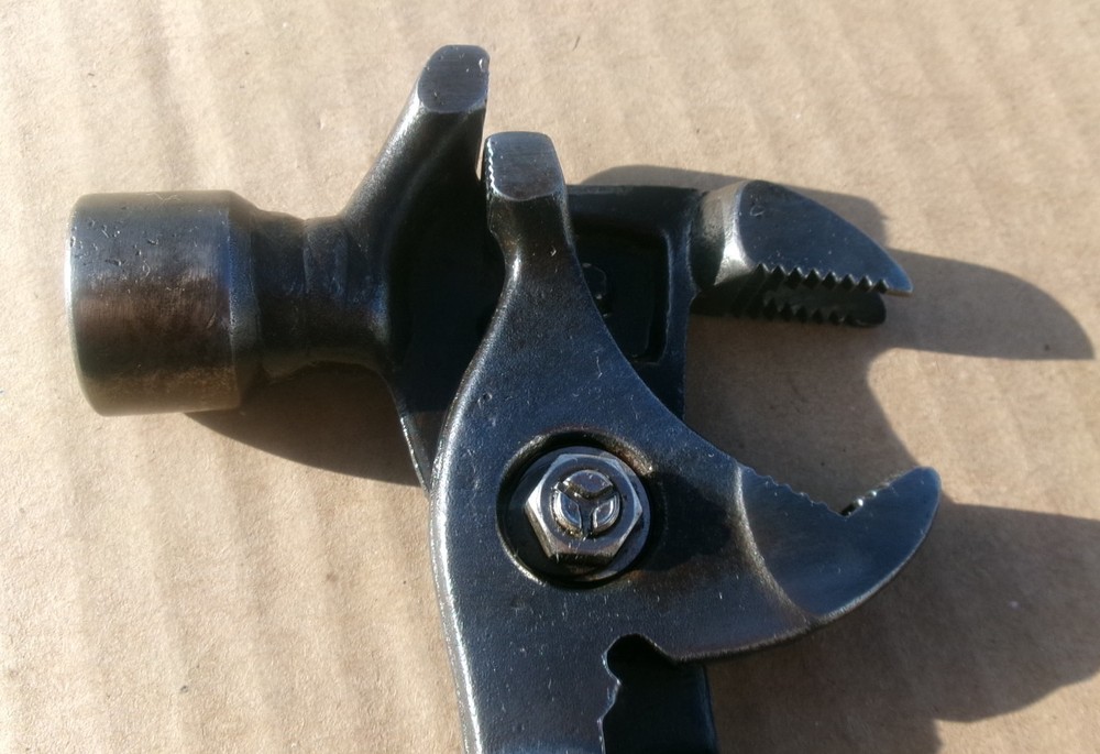 Multi-Tool Hammer, Pliers, Nail Puller 6 in 1