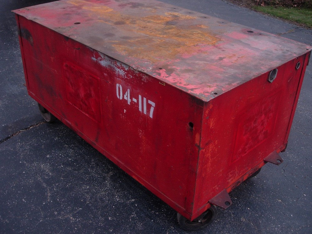 ROLLING WORKBENCH WITH ELECTRICAL CONDUIT BENDER - USED