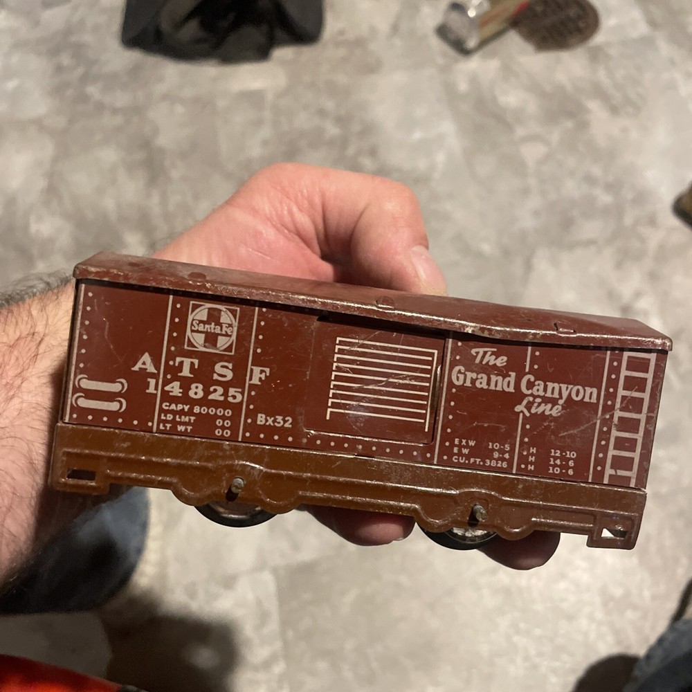 Hafner Train Wind Up Locomotive #2000