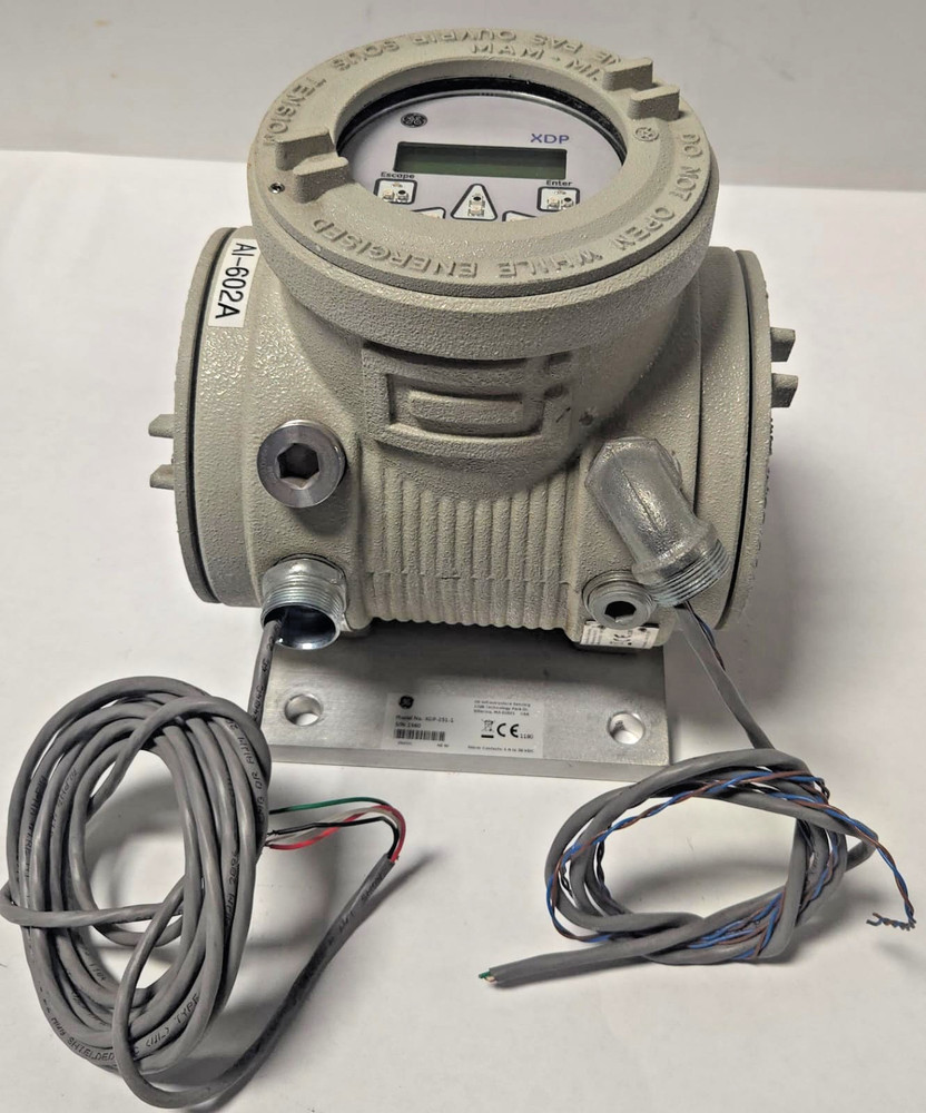 GE XDP-251-1 Explosion Proof Gas Analyzer Transmitter LCD Display 24 VDC 40 W