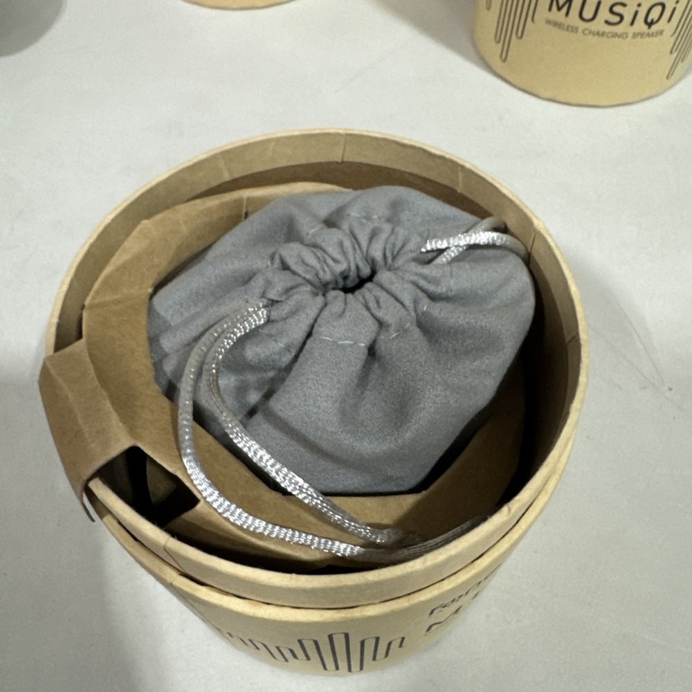 Wireless Charging Stand With Multiple Angles, Bluetooth SPEAKER B6 R2