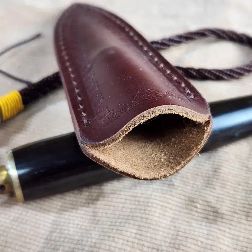 Natural Ebony Handle Damascus Pattern Sword with Leather Sheath Official
