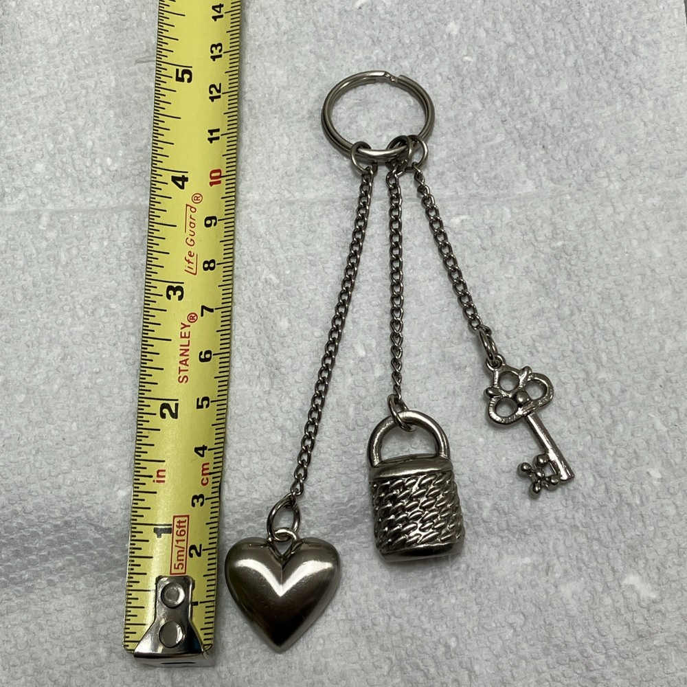 FABULOUS KEYRING WITH 3 ATTACHMENTS