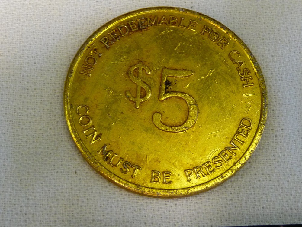 STANDARD DISTRIBUTORS GOLDEN TENDER $5 TOKEN
