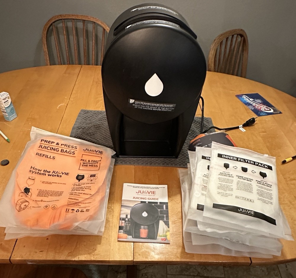JUlaVIE Cold Press Juicer - Has Never Been Used