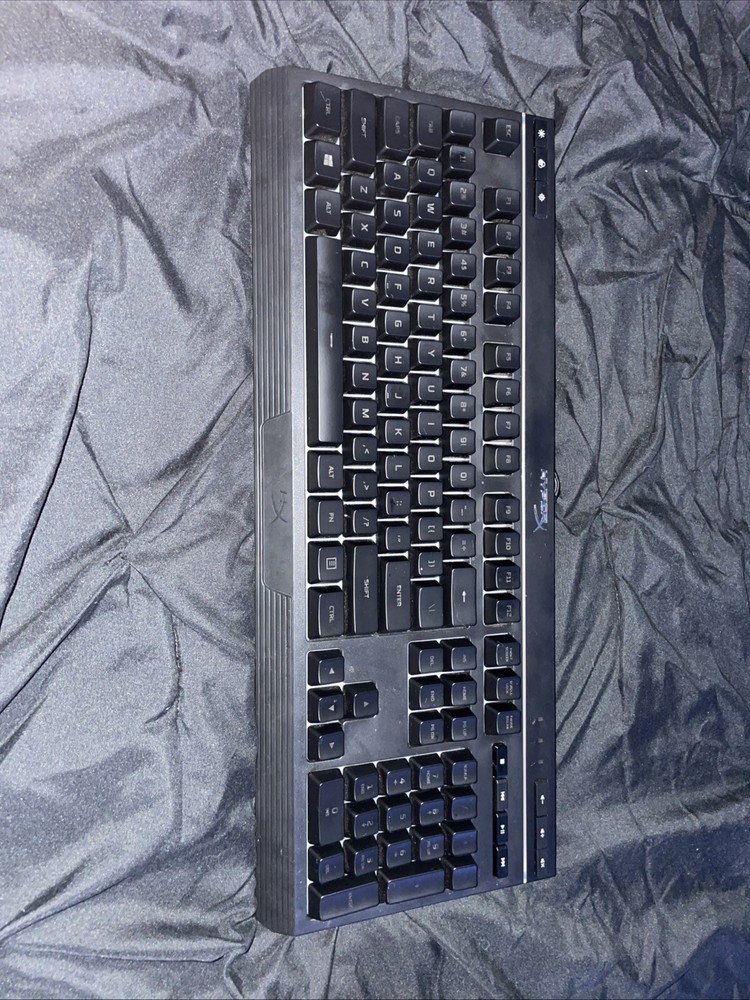 HyperX Solo Cast Mic USB & HyperX Alloy Core Full Sized RBG Gaming Keyboard