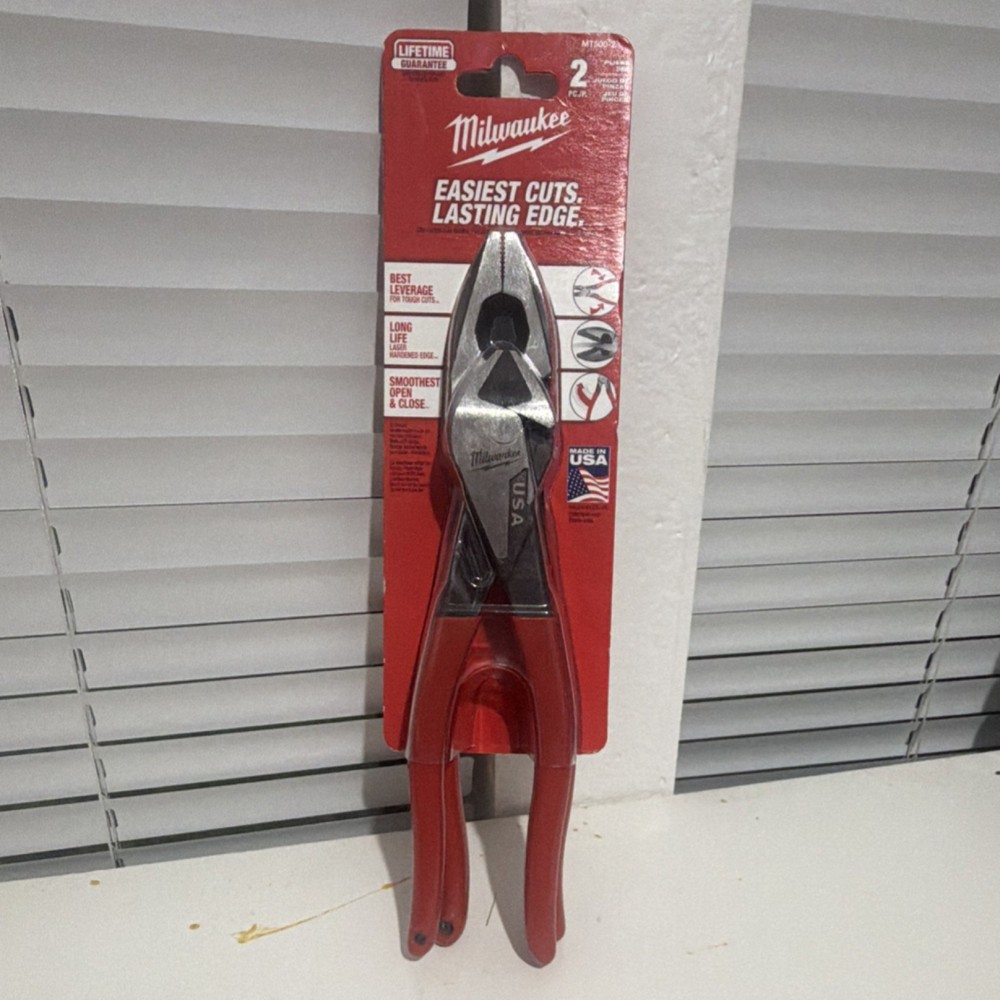 Milwaukee Mixed Hand Tool Set Screwdrivers Pliers Security Driver Red Black