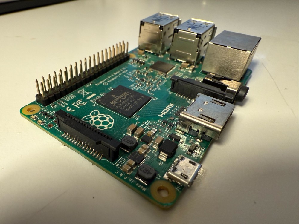 Raspberry Pi 2 Model B (900MHz, 1GB) Single Board Desktop - board only